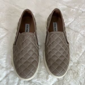 Steve Madden Quilted Slip On Sneakers Size 7.5 Gray Casual Comfort Flats